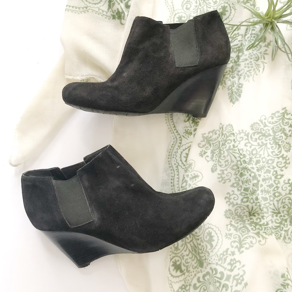 BCBG Maxine Booties Wedge Suede Chelsea Boots 6
